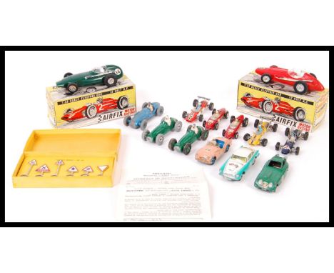 A collection of scale diecast model racing cars to include; 2x Corgi Ferrari Formula 1, 2x Corgi Cooper-Maserati Formula 1, C