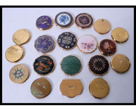 A collection of 19 vintage 20th Century compacts all by Stratton to include enamel decorated, floral decorated, engine turned