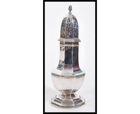 An early 20th Century Edwardian hallmarked silver sugar caster shaker by William Devenport raised on stepped octagonal base w