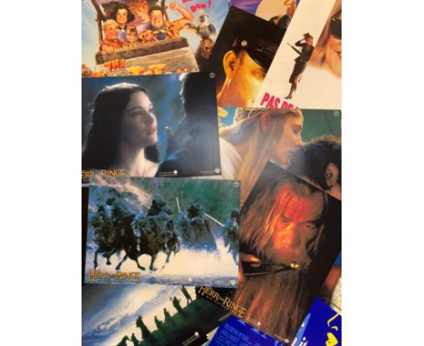Approximately 300 film and tv promotional posters, to include The Way Of The Gun, Lord Of The Rings, Bulworth, The Grinch, I 
