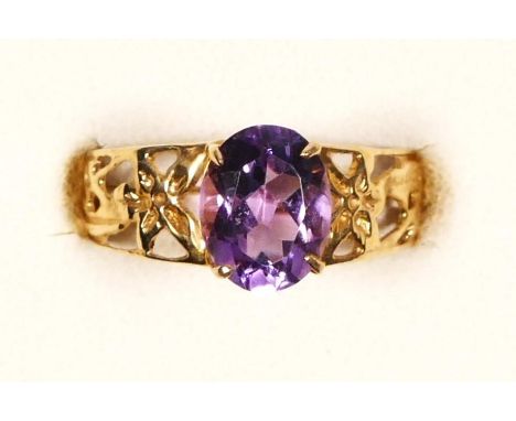 A 9ct gold and amethyst ring, N, 1.5gm 