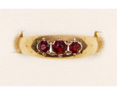 A 9ct gold Edwardian style garnet ring, M, 2gm 