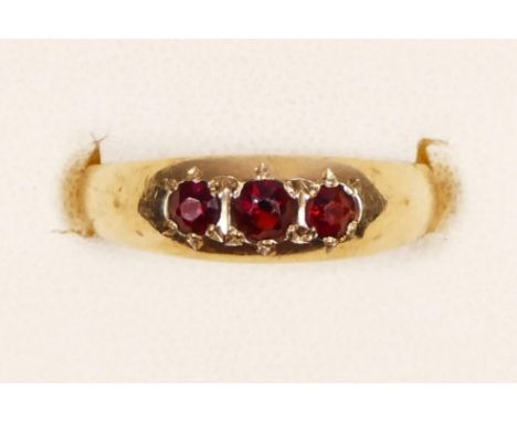 A 9ct gold Edwardian style garnet ring, M, 2gm 