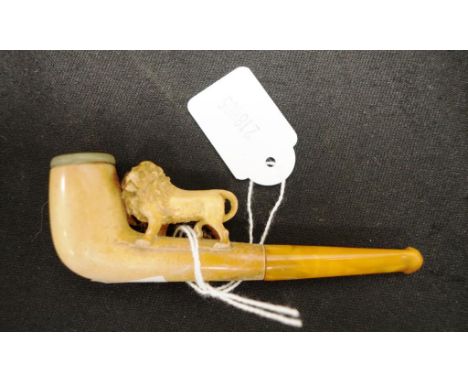 Antique carved meerschaum pipe depicting a lion, with amber mouthpiece, 10cm wide approx, in original lined case