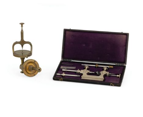lotto composto da due outils a planteur lunghezza 20 cm, interamente in ottone e un tour a pivoter in ottone nichelato comple