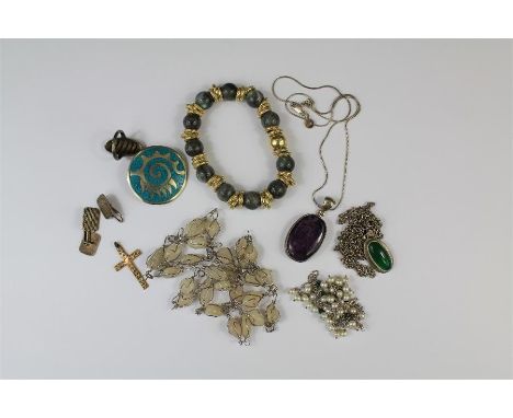 Miscellaneous Jewellery. This lot includes silver-metal and green stone chain, white quartz necklace, amethyst pendant and si