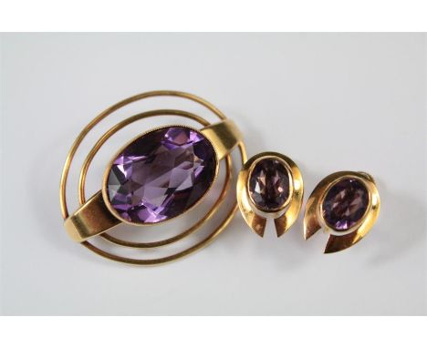 A Finnish 14ct Yellow Gold Amethyst Brooch. The oval amethyst approx 18 x 13mm set in a wire form mount together with matchin
