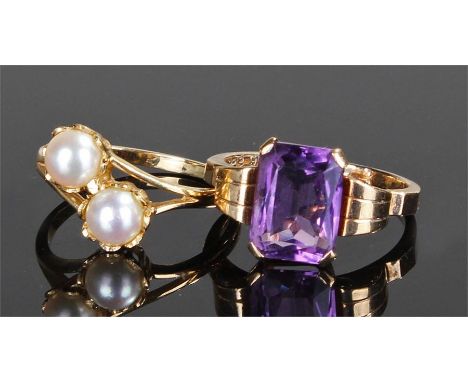 Two 9 carat gold rings, to include an amethyst ring and a pearl set ring, (2)