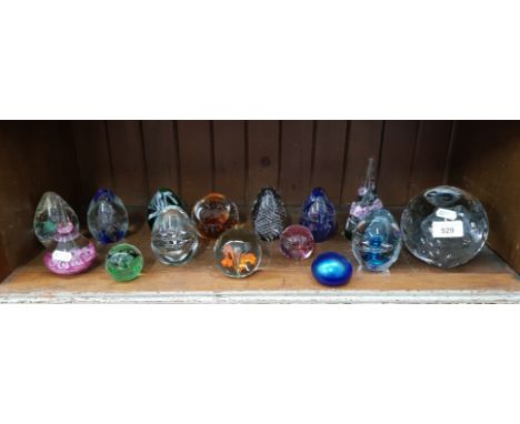 15 glass paperweights including Caithness