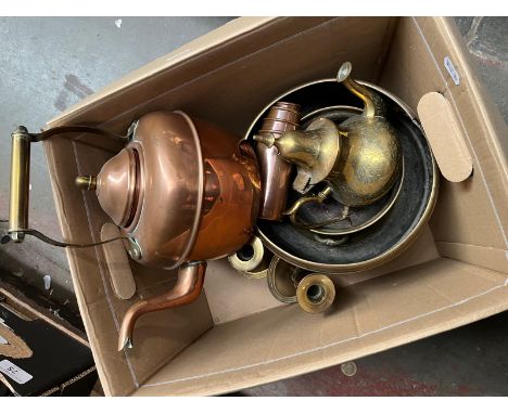 A box of mixed copper and brass ware including copper kettle, copper measures, brass candlesticks, brass jardiniere, etc.