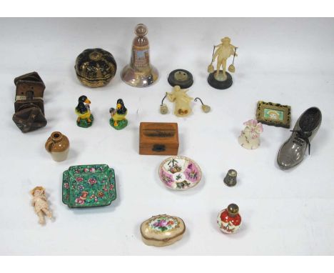 Clacton-on-Sea Trinket Box, papier mâché box, trinket box, scent bottle, shoe pin cushion, etc:- One Tray.