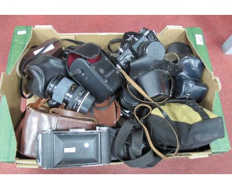 Cameras; A collection of vintage cameras to include Pentax MG, Chinon CP-7, Asahi Pentax SP500, Nikon EM, Minolta 5000, Zenit