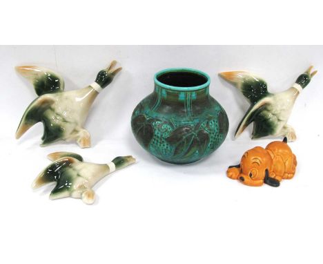 Sylvac Pottery - three graduated ducks together with a Royal Lancastrain vase with impressed No' 3162:- One Tray.Middle duck 