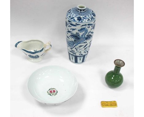 Chinese Porcelain Crackle Glaze Vase, Chinese Blue-White vase, Chinese bowl, XVIII Century Worcester Blue-White sauce boat (w