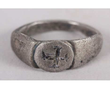 A Knights Templar ring, size K