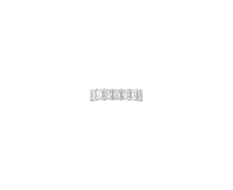 Estate / Collection: From a Private Collection17 cut-cornered square step-cut diamonds ap. 5.00 cts., ap. 3.6 dwts. Size 5 3/
