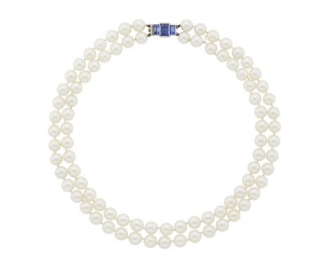Estate / Collection: Collection of an International FamilyPearls ap. 8.4 to 8.0 mm., 3 rectangular-cut sapphires ap. 2.00 cts