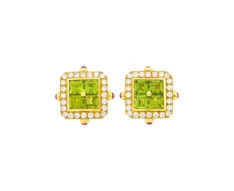 18 kt., 8 square-cut peridots ap. 6.00 cts., 48 round diamonds ap. 2.40 cts., 8 small oval cabochon rubies, ap. 14 dwts. Cond