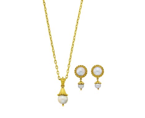 Estate / Collection:  The Collection of the Direct Descendants of Gertrude Vanderbilt Whitney18 kt., one pearl ap. 12.8 mm., 