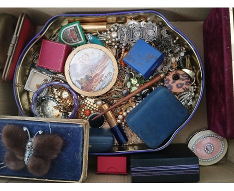 A box of vintage costume jewellery, jewellery boxes, compact, etc.  