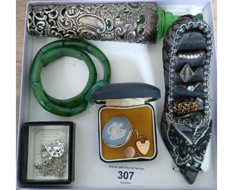 A mixed ot of jewellery comprising a hallmarked gold: clasp, charm and ring, weight 3.9g, a ring marked 'Sil&amp;9ct', weight