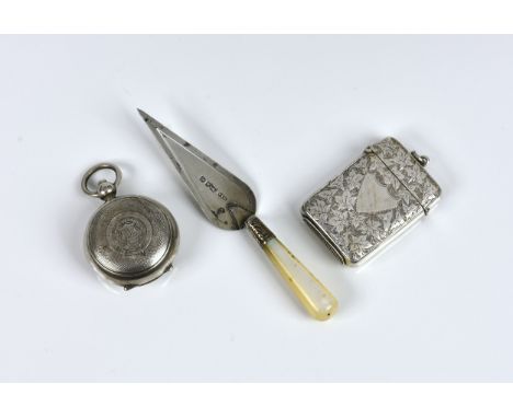 An Edwardian silver sovereign holder Alfred Wigley, Birm. 1902; together with a Victorian foliate chased vesta case; and a si