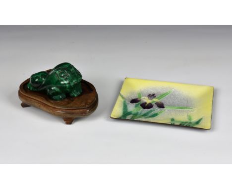 An Oriental carved malachite frog 2¾in. (7cm.) long, on a hardwood stand; together with a Japanese tsuiki-jippo enamel small 