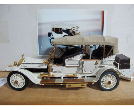 Franklin Mint 1:24th Scale Diecast 1911 Rolls Royce Tourer, literature present, small chips to brass body work noted. Boxed. 