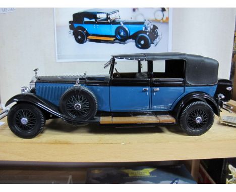 Franklin Mint 1:24th Scale Diecast 1929 Rolls Royce Phantom 1 Cabriolet De Ville, with accompanying literature. Boxed. 