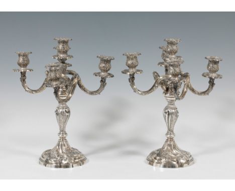Pair of candlesticks, early 20th century.Silver.Measures: 45 x 30 cmWeight: 1,966 kg each.Pair of silver candlesticks, early 