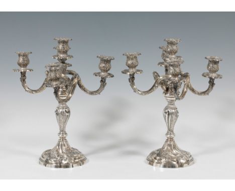 Pair of candlesticks, early 20th century.Silver.Measures: 45 x 30 cmWeight: 1,966 kg each.Pair of silver candlesticks, early 