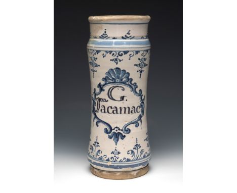 Catalan albarello with French influence, 18th century.Ceramics.The polychromy is missing. With old restorations.Measurements: