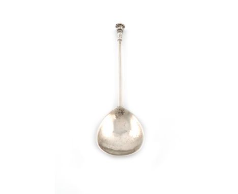 A 17th century silver Seal-top spoon, with a trace of mark to the bowl, fig-shaped bowl, tapering faceted stem, with a seal-t