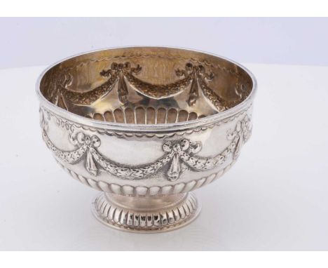 A Victorian silver sugar basin by John Aldwinkle & Thomas Slater, London 1885, 3.8 ozt