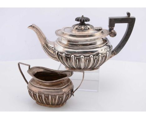 A Victorian silver bachelor's teapot and sugar basin, Chester 1899, 14 ozt