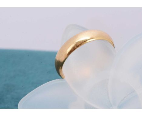 A yellow metal wedding band, of D shape, ring size K 1/2, 4mm wide, 3.2g