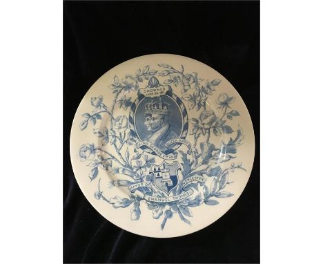 A Royal Worcester commemorative plate, celebrating the coronation of King George Vth and Queen Mary from the Mayor of Worcest