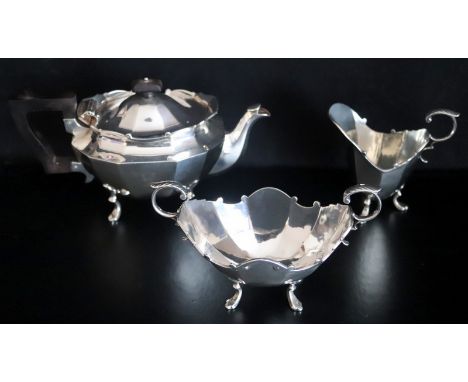 Silver Tea Service Comprising Teapot, Cream And Sugar, Stags Head Crest, Fully Hallmarked For London b 1917, Makers Mark For 