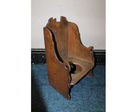 A SMALL ANTIQUE OAK CHILDS 'LAMBING' CHAIR, with a hole for commode