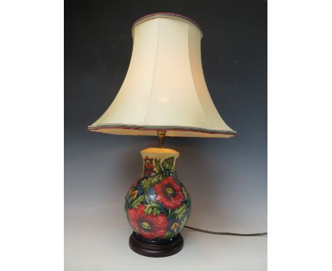 A LARGE MOORCROFT PHEASANTS EYE PATTERN TABLE LAMP, with shade, base H 28 cm (excluding shade) 