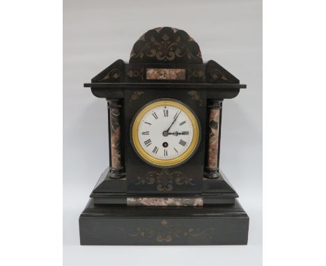 A LARGE BLACK SLATE MANTLE CLOCK WITH VARIEGATED MARBLE EMBELLISHMENT, having a single train movement, H 39 cm