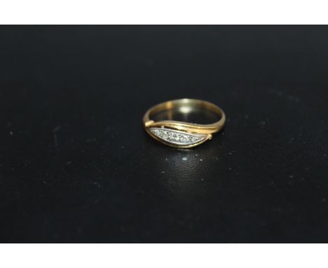 AN 18CT &amp; PLAT DIAMOND RING, in a split band setting with an approx 10 points of diamonds, approx weight 2.7g, ring size 