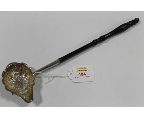 A GEORGIAN HALLMARKED DECORATIVE SILVER LADLE, with ebonised handle, overall L 34 cm