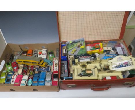 VINTAGE LEATHER SUITCASE FULL OF DIECAST VEHICLES, to include Lledo, Cararama etc., together with a tray of playworn die cast