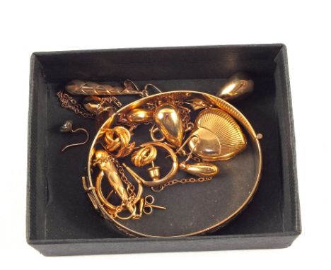 A selection of yellow metal jewellery including a 9ct metal core bangle and a 9ct Gold back and front locket