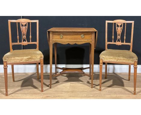 A Sheraton Revival satinwood crossbanded mahogany Pembroke form lamp table, drawer to frieze, 70.5cm high, 59cm opening to 10