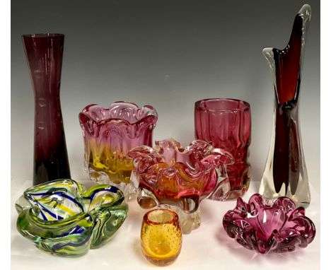 A Whitefriars Golden Amber miniature vase with bubble inclusions, 7cm; a Whitefriars style knobbly type vase in cranberry red