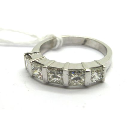 A Modern 18ct White Gold Five Stone Princess Cut Diamond Ring, bar set with uniform stones, between plain shoulders, approxim