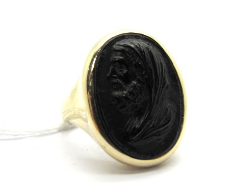 A 9ct Gold Cameo Panel Style Gent's Ring, detailed in relief with a bearded gentleman of biblical style, oval collet set betw