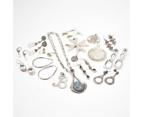 An assortment of silver &amp; white metal jewellery. The lot to include; a pair of Fossil steel drop earrings, a pair of stud